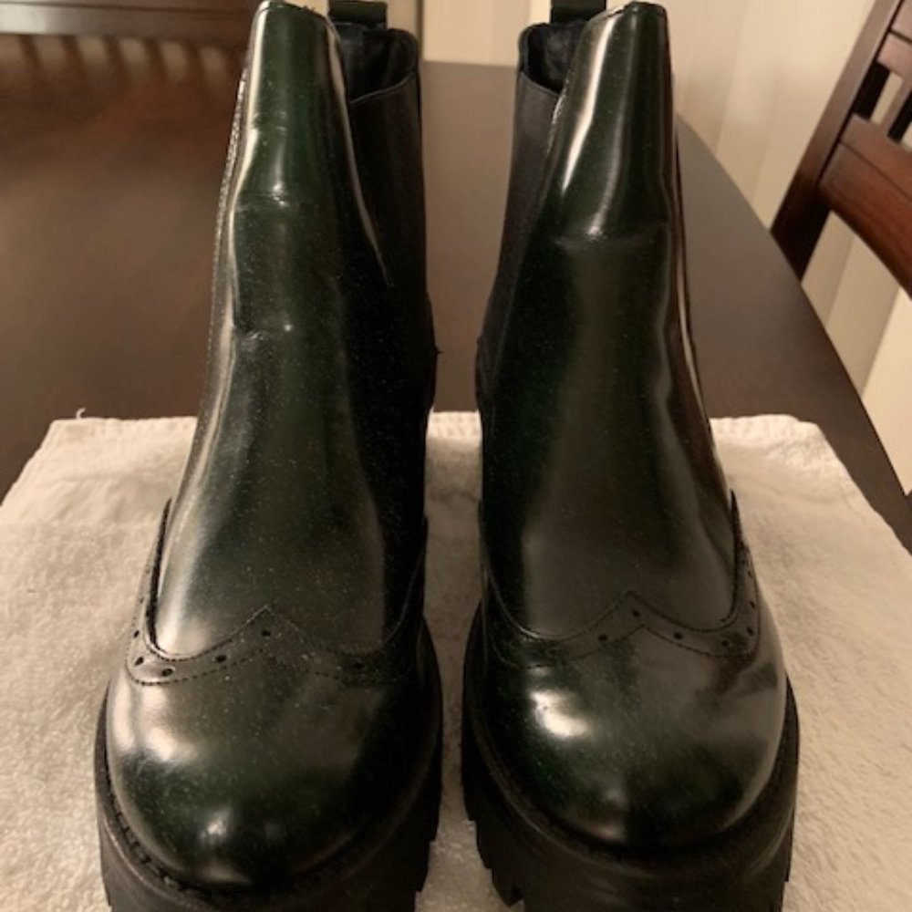 Chelsea Boot - Abrasivato leather Black/Green